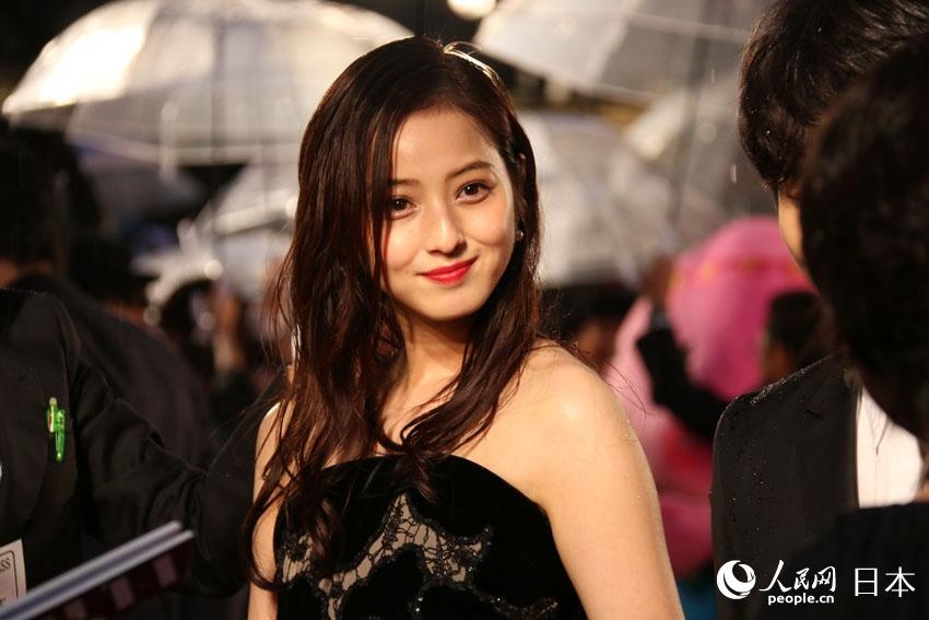 My nhan dep nhat Nhat Ban noi bat tren tham do hinh anh