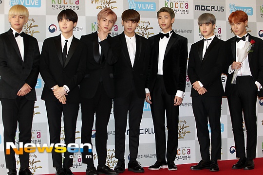 Song Joong Ki va Song Hye Kyo cung nhan giai anh 10