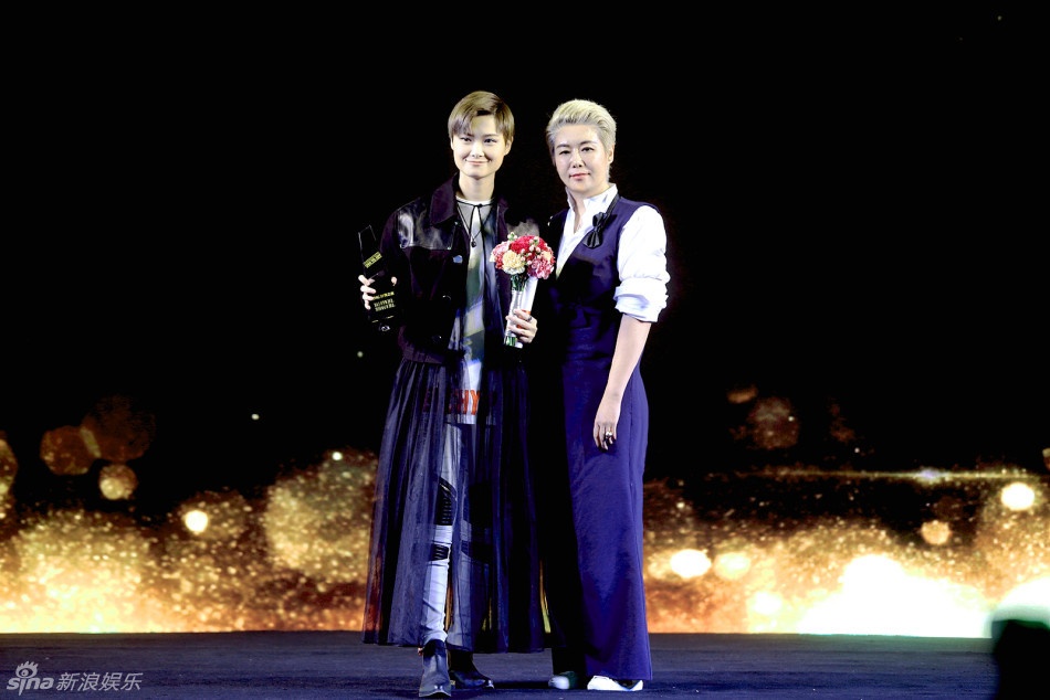 Dương Mịch nhận giải sau tin đồn ly hôn ảnh 10 Duong Mich nhan giai sau tin don ly hon anh 10