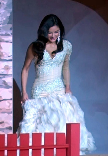 Lạc Cơ Nhi vấp ngã khi trình diễn ảnh 5 Lac Co Nhi vap nga khi trinh dien anh 5