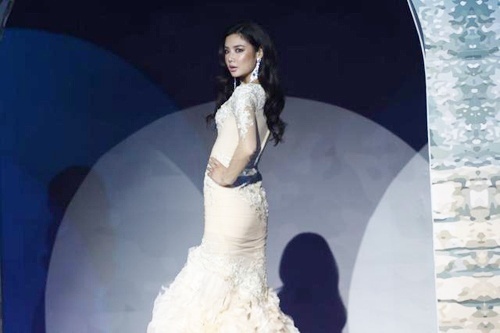 Lạc Cơ Nhi vấp ngã khi trình diễn ảnh 6 Lac Co Nhi vap nga khi trinh dien anh 6