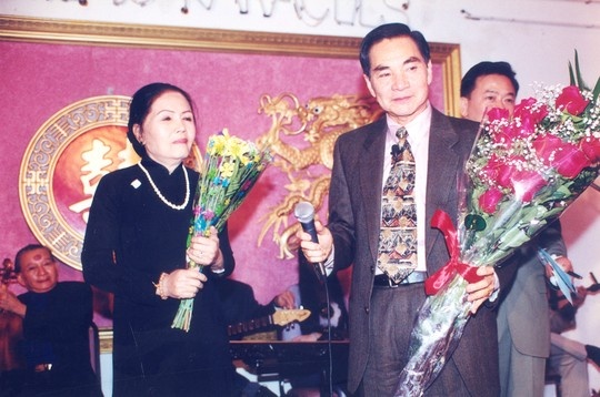 Ut Bach Lan: Sau nu hat dao, nuoi 4 con rieng cua chong hinh anh