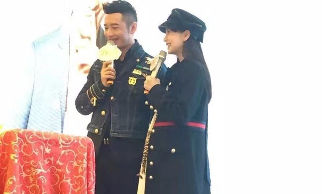 Angelababy khe ne bung bau den chuc mung Huynh Hieu Minh hinh anh