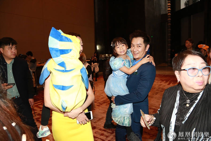 Dam cuoi Chung Le De anh 2