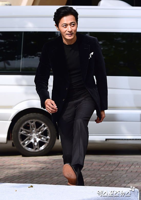 Vo Jang Dong Gun khoe dang thon anh 5