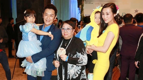 Sao Hoa ngu te tuu trong hon le cua dien vien goc Viet hinh anh