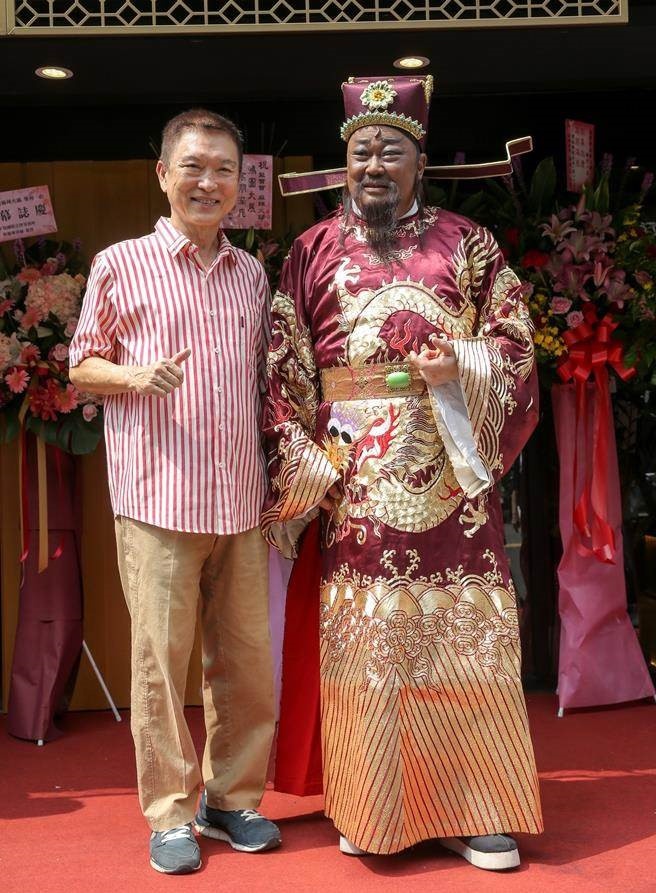 Kim Sieu Quan di chuc anh 1