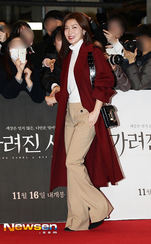 Loạt người đẹp Hàn mặc đẹp đi xem phim ảnh 1 Loat nguoi dep Han mac dep di xem phim anh 1