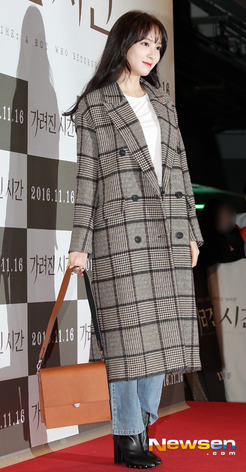 Loạt người đẹp Hàn mặc đẹp đi xem phim ảnh 7 Loat nguoi dep Han mac dep di xem phim anh 7