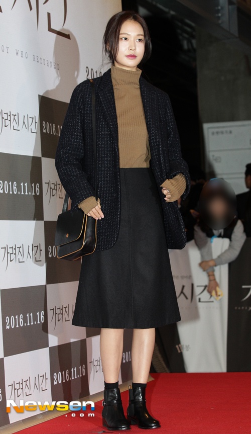 Loạt người đẹp Hàn mặc đẹp đi xem phim ảnh 6 Loat nguoi dep Han mac dep di xem phim anh 6