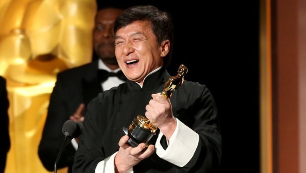 Thanh Long tu hao khi nhan giai Oscar sau nhieu lan tai nan hinh anh