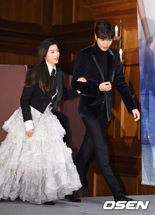 Jun Ji Hyun mac ruom ra ben Lee Min Ho anh 1