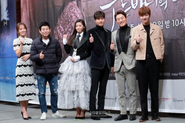 Jun Ji Hyun mac ruom ra ben Lee Min Ho anh 7