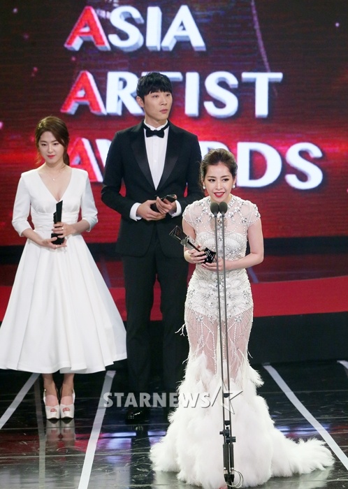 Chi Pu nhận giải tại Asia Artist Awards ảnh 1 Chi Pu nhan giai tai Asia Artist Awards anh 1