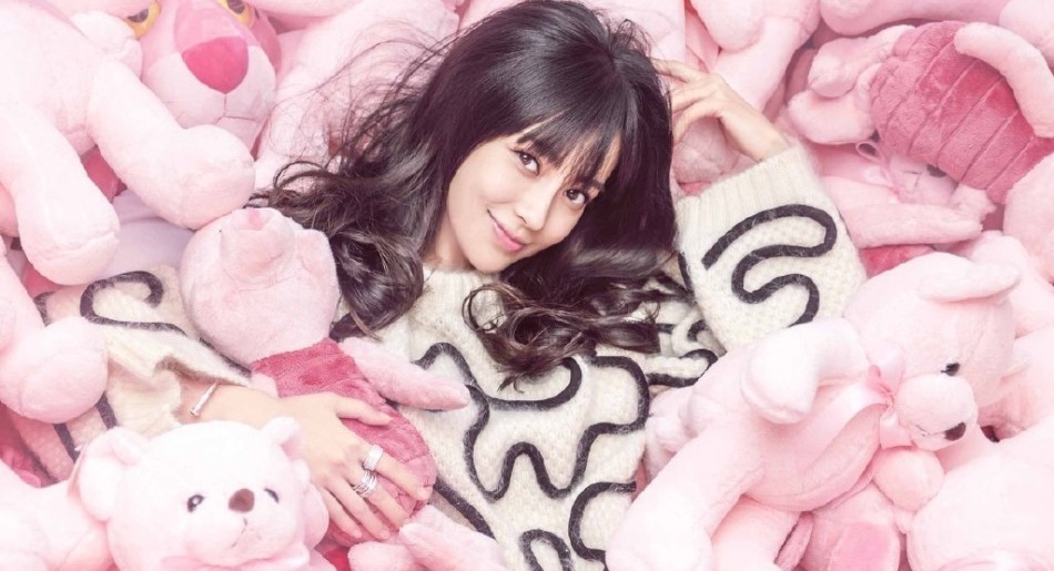 Angelababy kheo giau bung bau khi xuat hien tren tap chi hinh anh