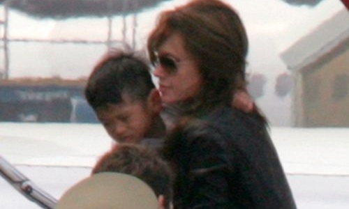 Angelina Jolie khong giu loi hua dua Pax Thien ve Viet Nam hinh anh