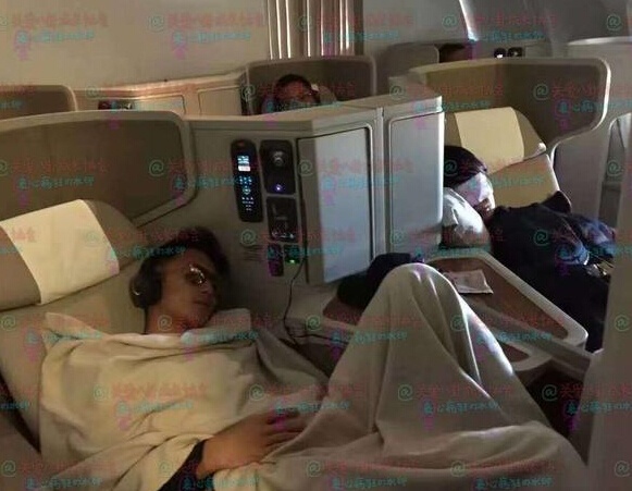 Ta Dinh Phong du lich voi Vuong Phi anh 1