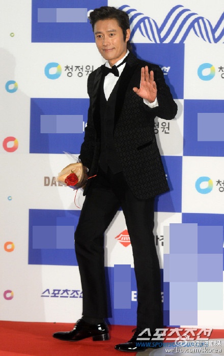 Sao Hàn trên thảm đỏ Rồng Xanh ảnh 12 Sao Han tren tham do Rong Xanh anh 12