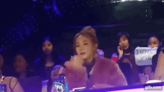 2 ngay sau khi 2NE1 tan ra, Dara khoc tren song truyen hinh hinh anh
