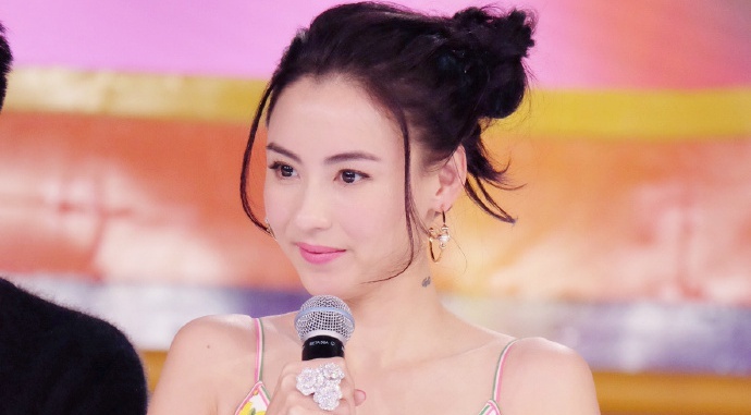 Sau song gio, Truong Ba Chi ngay cang tre trung hinh anh