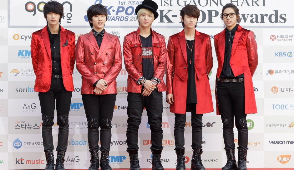 Nhóm nhạc thần tượng Hàn bị sàm sỡ trong show ảnh 4 Nhom nhac than tuong Han bi sam so trong show anh 4