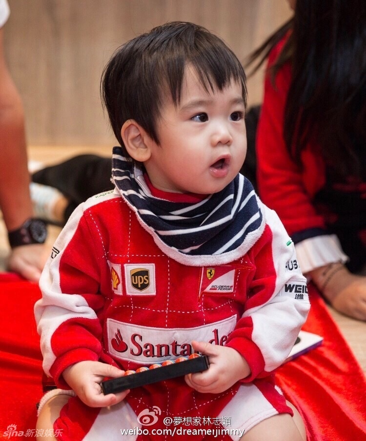 Lam Chi Dinh khoe cap sinh doi anh 5