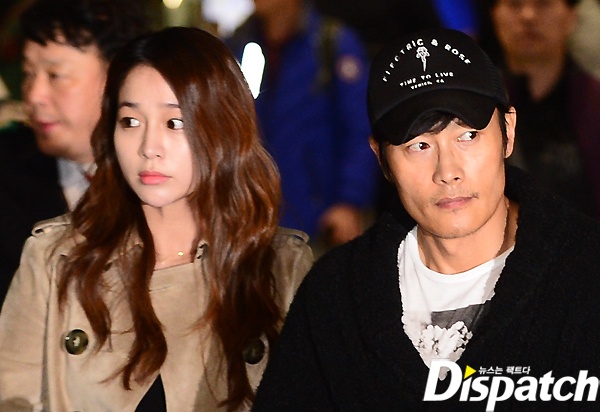 Lee Byung Hun thân mật gái lạ dù có vợ đi cùng ảnh 3 Lee Byung Hun than mat gai la du co vo di cung anh 3
