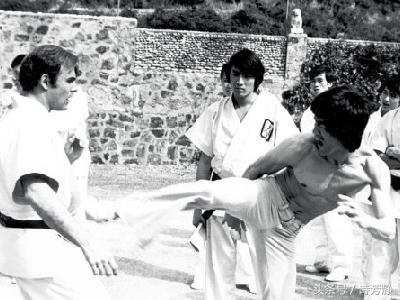 Luu Vinh danh dap vo con anh 1