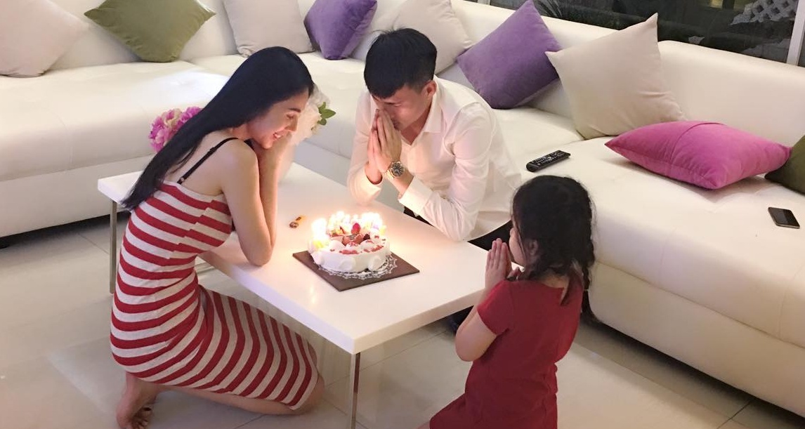 Cong Vinh don sinh nhat ben me con Thuy Tien sau giai nghe hinh anh