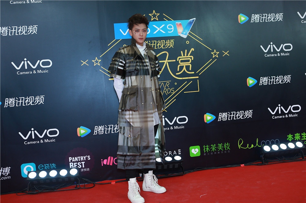 Vương Tử Văn gợi cảm trên thảm đỏ ảnh 8 Vuong Tu Van goi cam tren tham do anh 8