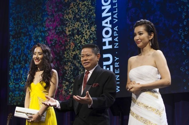 Ban trai ty phu do la 72 tuoi cua Ngoc Trinh la ai anh 3