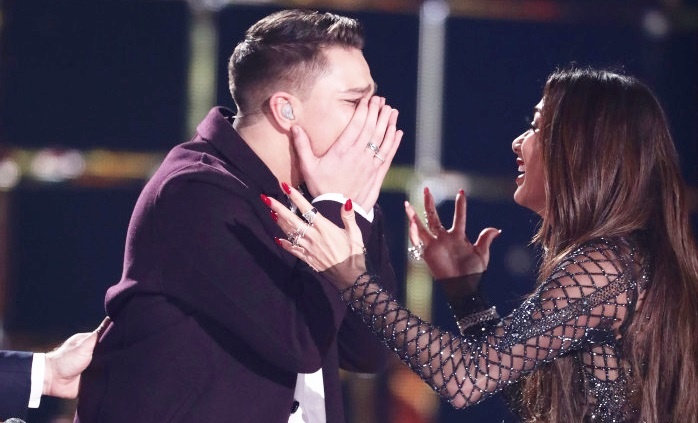 Anh boi ban bi nguoi yeu bo bat khoc khi dang quang X Factor hinh anh