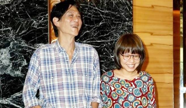 7 moi tinh 'ong va chau' gay tranh cai trong showbiz hinh anh