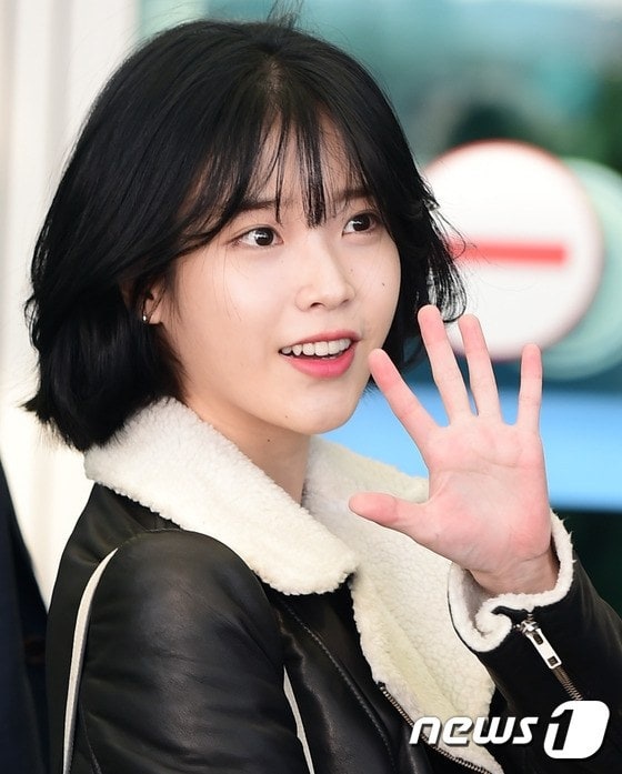 Kieu nu dao keo Han mac ca tinh o san bay anh 9