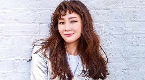 Choi Ji Woo tre trung voi phong cach hip hop o tuoi 41 hinh anh