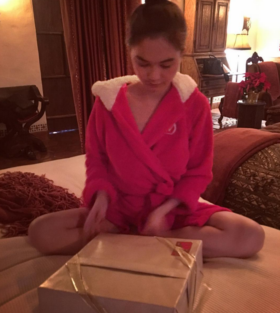 Ngoc Trinh chia se anh trong biet thu Hoang Kieu anh 1