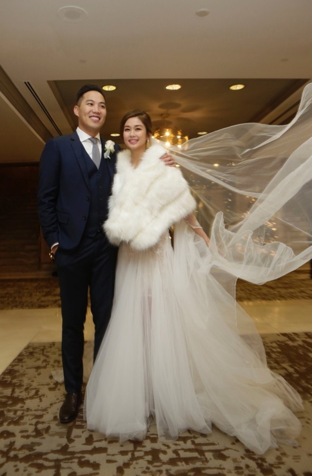 Hoa hau Hong Kong ket hon voi ban trai lau nam anh 5