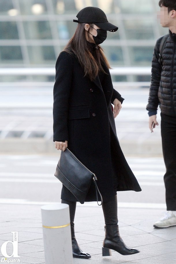 Nguoi dep Han dien do den cuc chat ngay dong anh 4