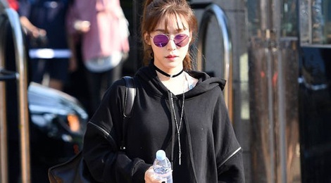 Nguoi dep Han dien do den phong cach ngay dong hinh anh