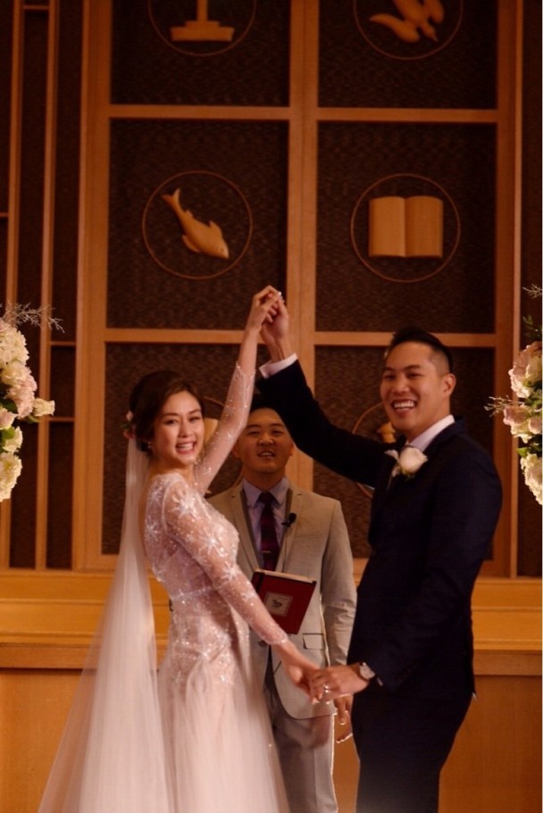 Hoa hau Hong Kong ket hon voi ban trai lau nam anh 3