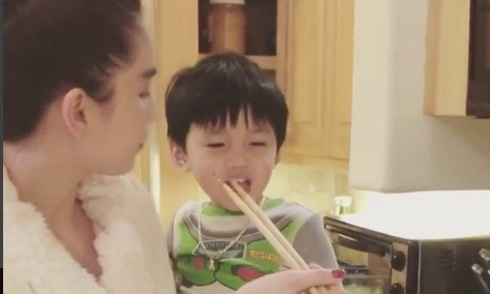 Ngoc Trinh au yem chau trai ty phu Hoang Kieu hinh anh