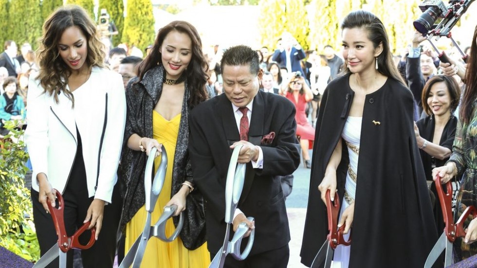 Ngoc Trinh cuoi Hoang Kieu anh 3