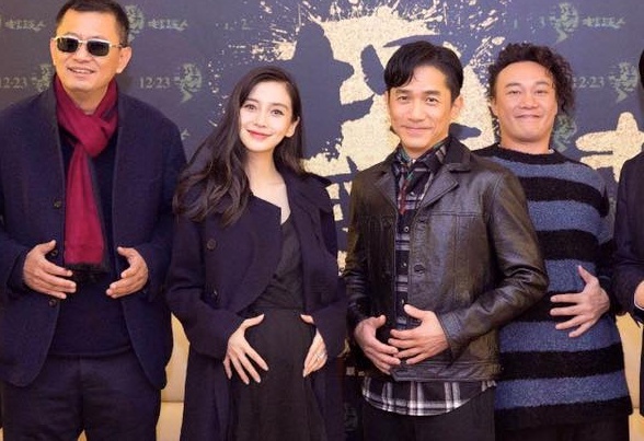 Angelababy khoe bung bau sap sinh o su kien hinh anh