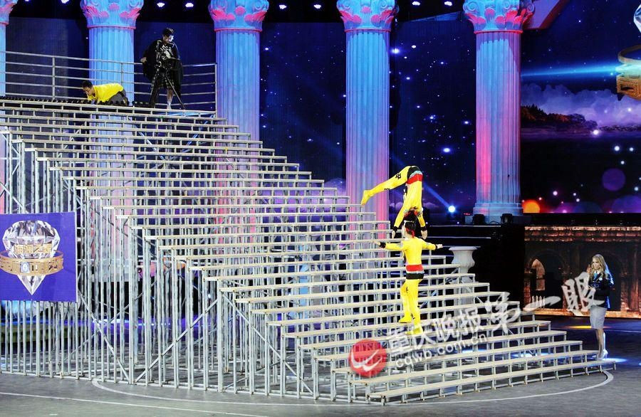 2 nghệ sĩ bị Việt Nam qua mặt là thần đồng xiếc ảnh 1 2 nghe si bi Viet Nam qua mat la than dong xiec anh 1