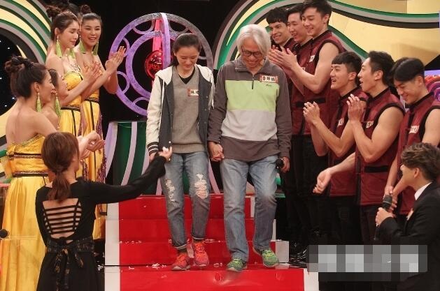 Cặp tình nhân ông cháu xuất hiện ảnh 1 Cap tinh nhan ong chau xuat hien anh 1