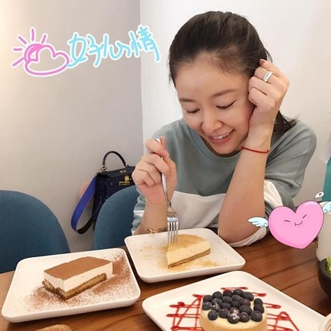 Lâm Tâm Như không đeo nhẫn cưới, sắp sinh con gái ảnh 2 Lam Tam Nhu khong deo nhan cuoi, sap sinh con gai anh 2