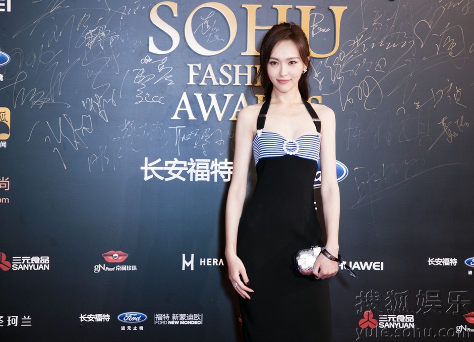 Bieu tuong goi cam Lieu Nham quyen ru tren tham do anh 3