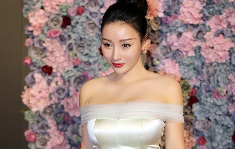 'Sieu vong mot Trung Quoc' Lieu Nham quyen ru tren tham do hinh anh