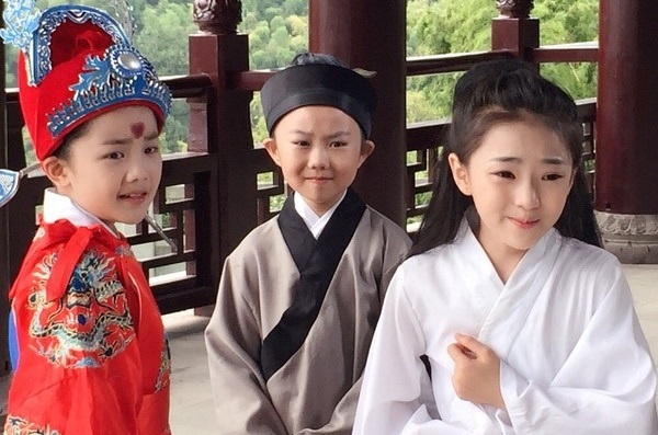 Tranh cai vi 'Hoan Chau cach cach' ban thieu nhi hinh anh