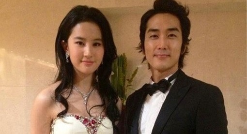 Luu Diec Phi don Giang sinh ben Song Seung Hun o Han Quoc hinh anh